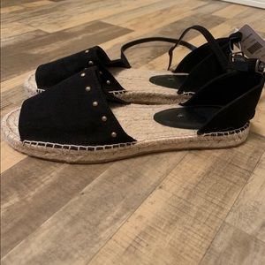 Super cute Black opened toe sandals